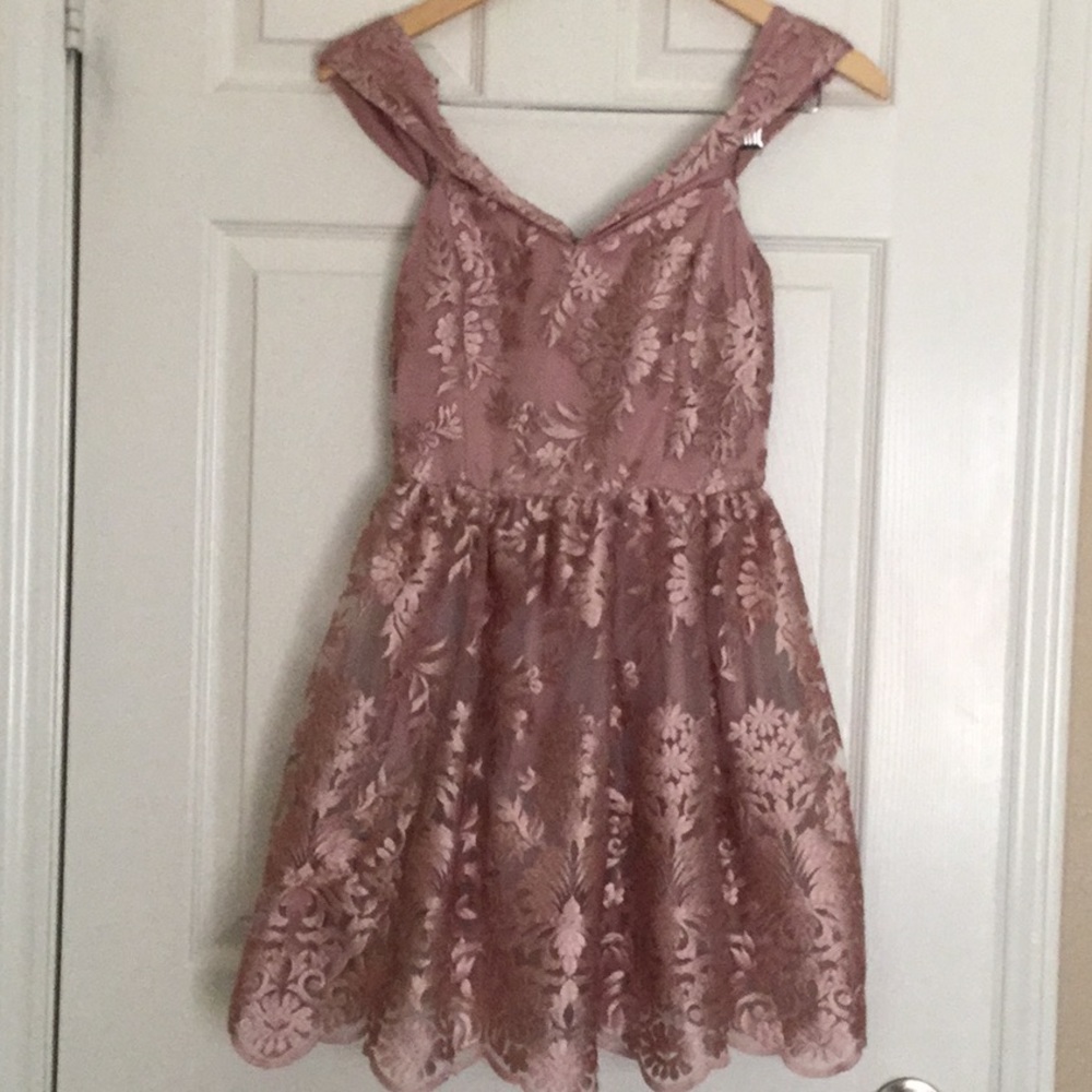 Homecoming/ promotion /wedding guest day dress
